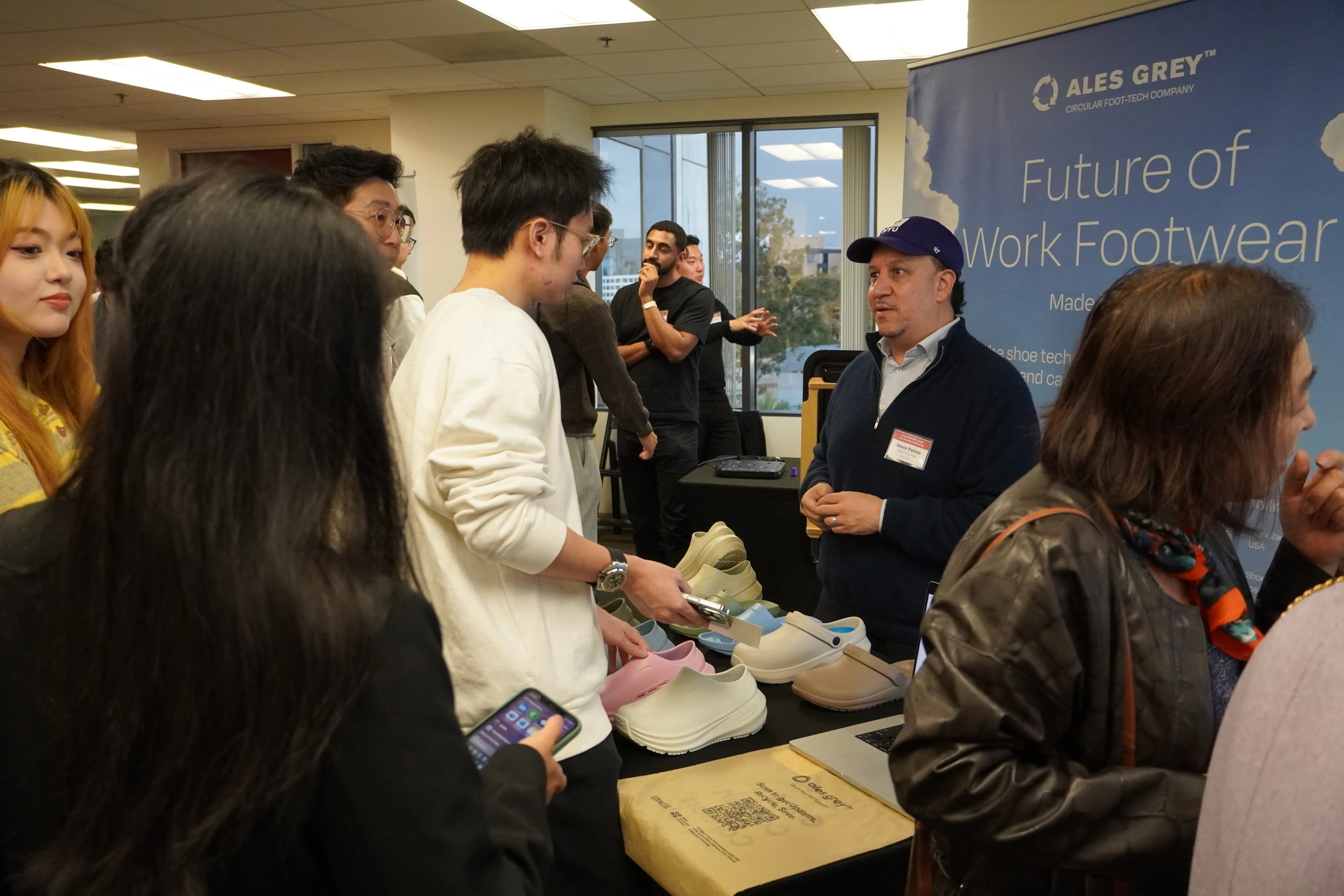 Active discussions at an exhibitor booth